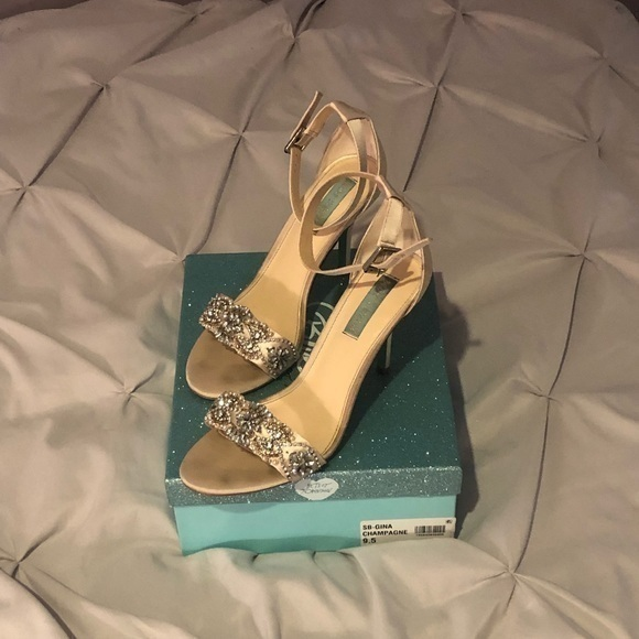 Betsy Johnson | Gina‎ Evening Sandals - Picture 1 of 6